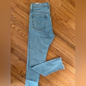 Levi’s 501 light wash jeans